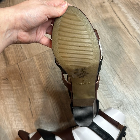 Avon Faux Leather Two Toned Fashion Shoes Heels Pumps NWOT Size 8 - Picture 3 of 6